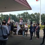 Menyebut Diri Masyarakat Peduli Sumsel, Ini Pernyataan Mereka di Halaman Kantor Gubernur