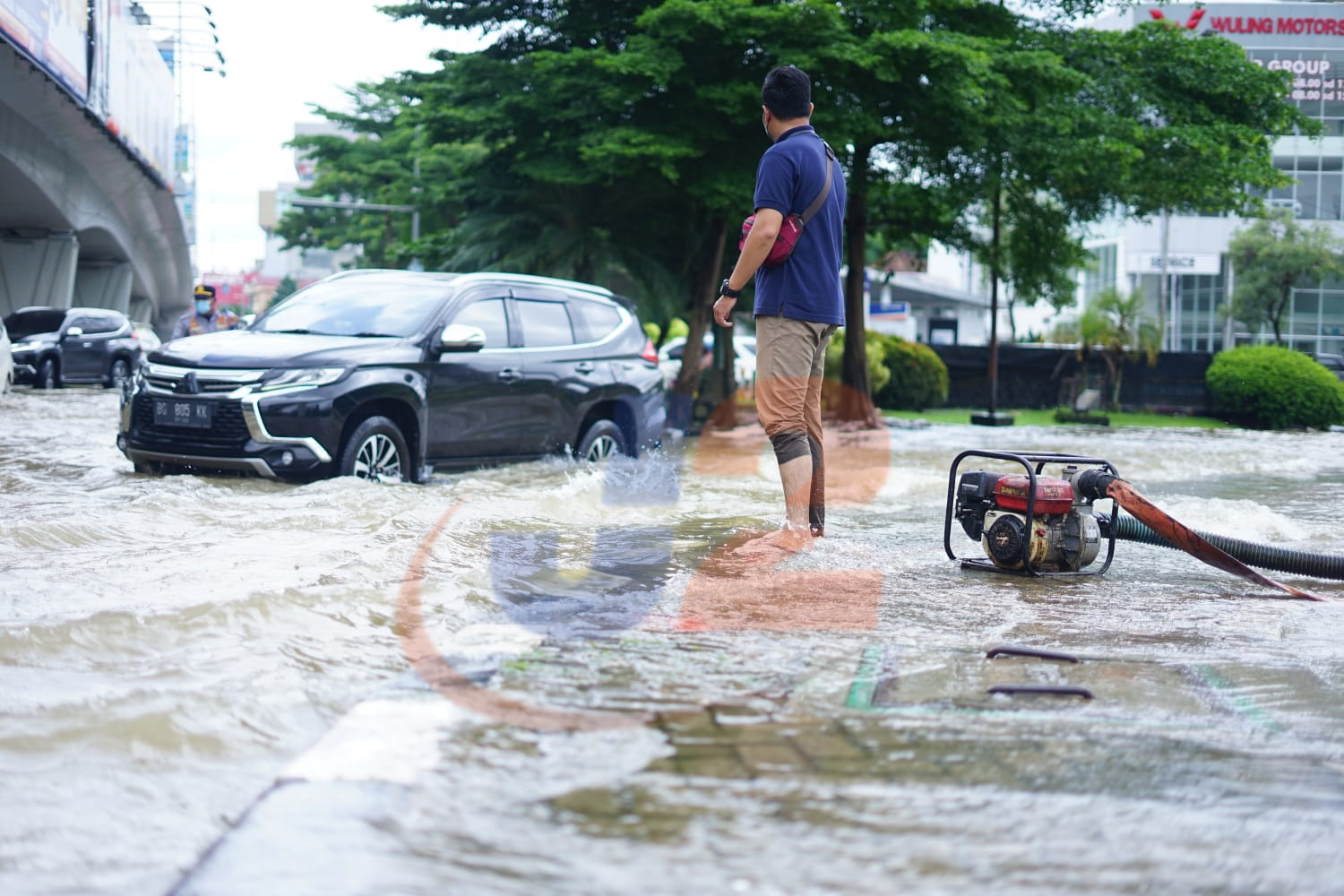 Pompa Air, Lawan Banjir di Simpang Polda