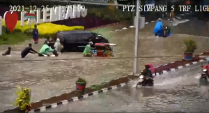Terpantau CCTV, Akhir Tahun 2021 Palembang Banjir Parah