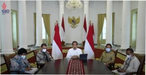 Gebrakan Awal Tahun Jokowi Cabut Izin Usaha
