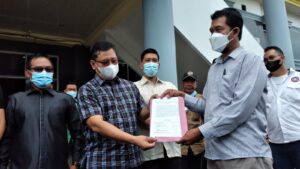 Pemerintahan “Jalan Ditempat”, Masyarakat Geruduk Kantor DPRD OKU