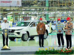 Ekspor Mobil Toyota Buatan Kerawang ke Australia