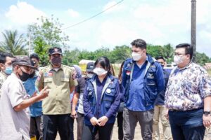 Badan Rescue Nasdem Sumsel Beri Bansos ke Warga Desa Keluang