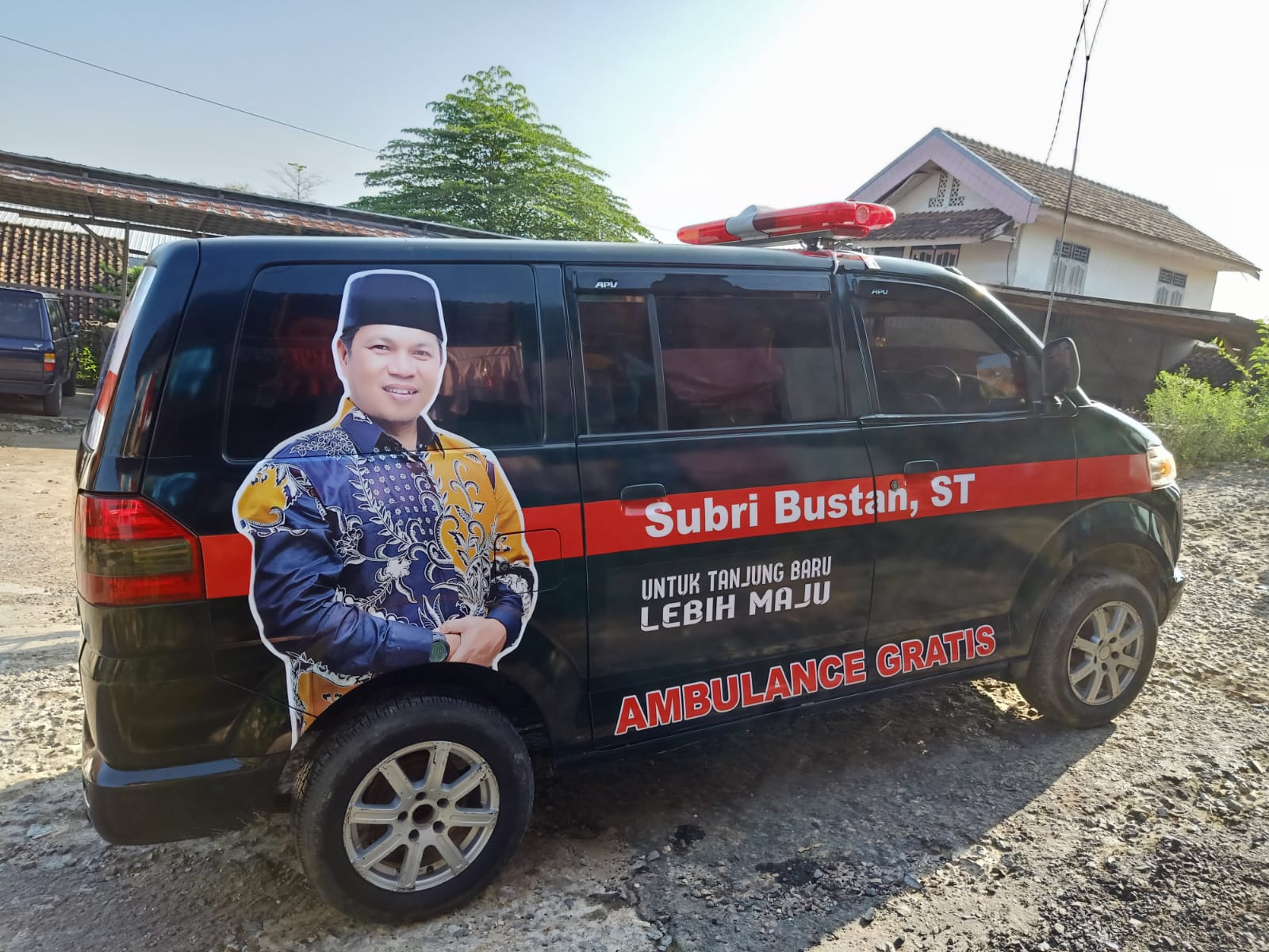 Subri Bustan Luncurkan Ambulance Gratis untuk Warga Tanjung Baru