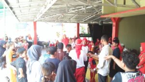 ‘Semangat 45’ Ibu-ibu PKK Desa Tanjung Baru OKU Meriahkan HUT RI ke-77