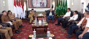 Eddy Santana Putra Tinjau Jalan Nasional yang Dilaporkan Rusak di Muba