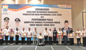 Sekda Kota Palembang Serahkan Piala KOINYANLIK ke 10 OPD, dan Minta Tingkatkan Pelayanan Publik