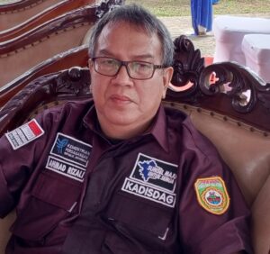 Disdag Salurkan Bantuan Gubernur kepada Pedagang Korban Kebakaran Cinde