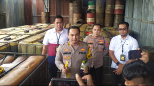 Polrestabes Palembang Gerebek Gudang BBM Ilegal di Kertapati Amankan 2,8 Ton Solar Oplosan Sumur Bor