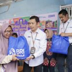 Raih Berkah di Bulan Ramadan, BRI Bagikan Sembako dan Santunan