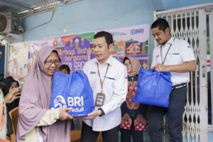 Raih Berkah di Bulan Ramadan, BRI Bagikan Sembako dan Santunan