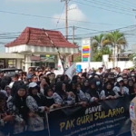 Hardiknas, RIbuan Guru Minta Sularno Gunu Honorer Bergaji Rp500 Ribu Dibebaskan dari Kasus Penganiayaan Murid