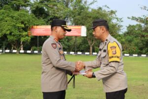 Selamatkan Warga Bunuh Diri, Personel Polsek Semidang Aji dapat Penghargaan dari Kapolres OKU