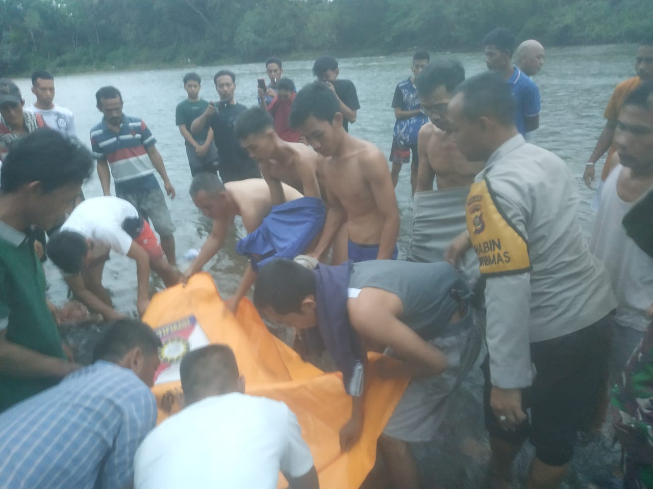 Tiga Hari Hilang, Guru Honorer Ditemukan Tewas Mengapung di Sungai Ogan