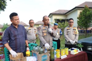 Kapolres OKU Pimpin Jumpa Pers Ungkap Kasus BBM Ilegal