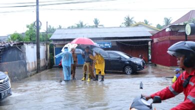 Antisipasi Banjir, Ratu Dewa Instruksikan Petugas Bersihkan Drainase di Sejumlah Kawasan