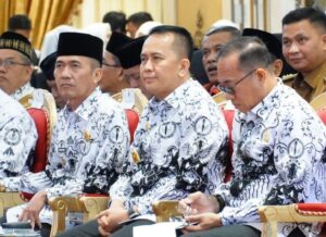 HUT PGRI 2023 Pj Gubernur Sumsel Menerima Penghargaan dari PGRI Sumsel