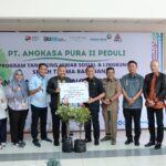 Angkasa Pura II Sumbangkan 125 Bibit Bougenville Percantik Akses Menuju Bandara SMB II Palembang