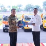 Pj Gubernur Sumsel Beri Bantuan 15 Unit Mobil Kebersihan untuk Menangani Sampah dan Memanfaatkannya