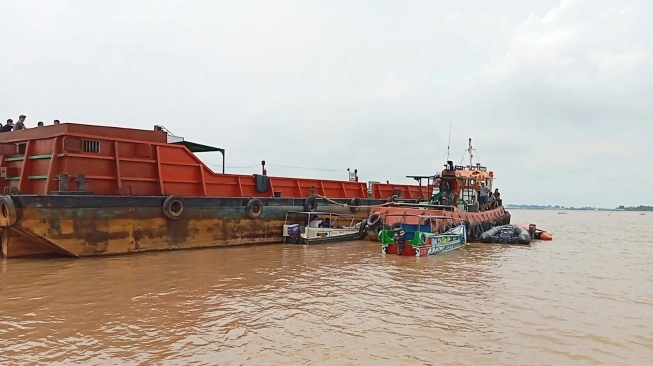 Tabrakan Kapal di Sungai Musi, Kapten Kapal Tugboat DIlaporkan Hilang