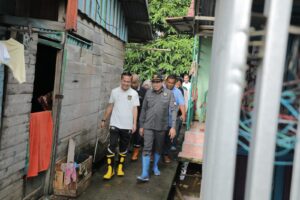 Ratu Dewa dan Ketua DPRD Palembang Tinjau Lokasi Banjir di Keramasan