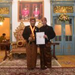 Pj Gubernur Sumsel Agus Fatoni Raih Gelar Kehormatan Kanjeng Raden Tumenggung dari Keraton Surakarta dari Keraton Surakarta: