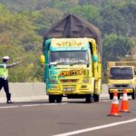 Polda Sumsel Hentikan 80 Kendaraan Over Dimensi dan Overload Langgar Aturan Selama Lebaran
