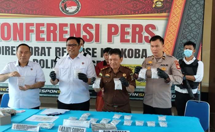 13.990 Butir Pil Estasi Diamankan, Polda Sumsel Buru Otak Dibalik Penangkapan 2 Kurir Pengedar