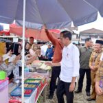 Tinjau Pasar Lawang Agung Muratara, Presiden Pastikan Stabilitas Harga Bahan Pokok