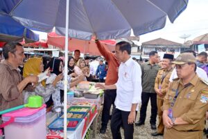 Tinjau Pasar Lawang Agung Muratara, Presiden Pastikan Stabilitas Harga Bahan Pokok