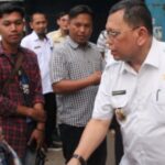 Penjabat (Pj) Wali Kota Palembang,Ucok Abdul Rauf, berkunjung ke Pasar 16 Ilir Palembang