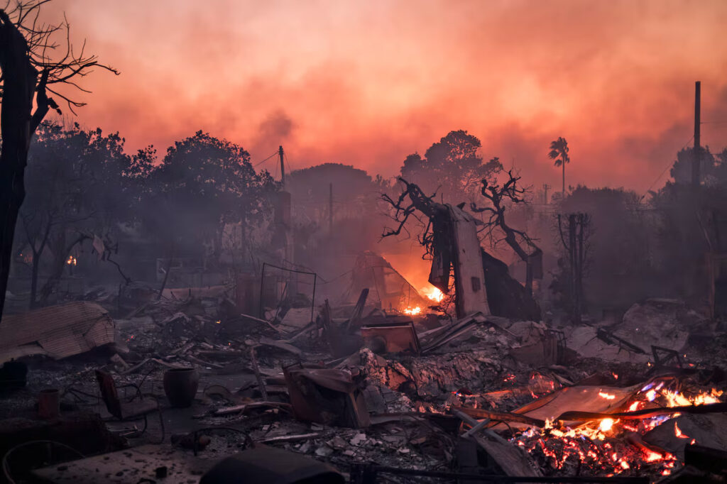 Trump Janjikan ‘Neraka’ di Gaza, Los Angeles yang Dilalap Api