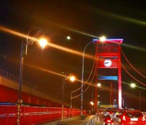 Giliran Lampu Hias Jembatan Ampera Dicuri