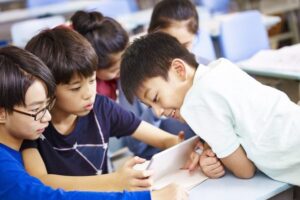 Membatasi Media Sosial untuk Anak: Solusi Tepat atau Ilusi Pengawasan?