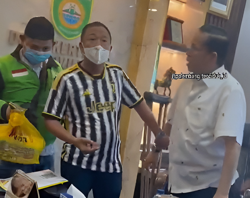 Video Proses OTT Kadisnakertrans Sumsel Deliar Marzoeki di Ruang Kerjanya