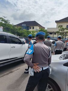 Awas! Ban Dikempesi yang Parkir Sembarangan di Mapolda Sumsel