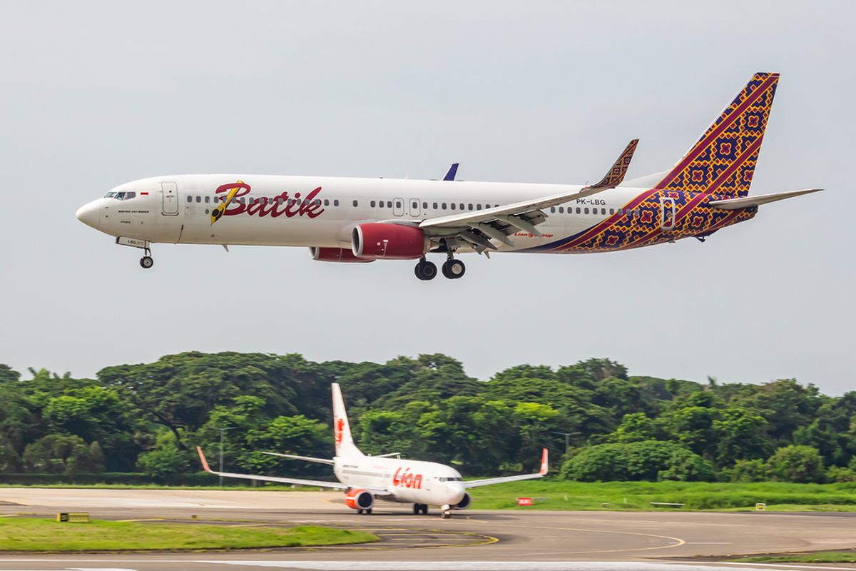 Pesawat Batik Air Mendarat Darurat di SMB II Palembang142 Penumpang Dialihkan