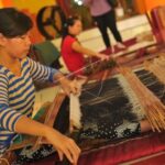 Pemkot Palembang Berdayakan Anak Putus Sekolah Lewat Pelatihan Menenun Songket