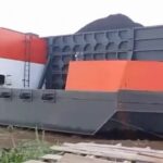 Tongkang Batu Bara Hantam Rumah Warga di Palembang Sampai Rusak Parah