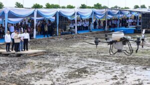 Takjub! Drone Pertanian Bisa Tebar Benih Satu Hari 25 Hektare