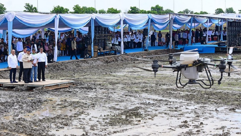 Takjub! Drone Pertanian Bisa Tebar Benih Satu Hari 25 Hektare