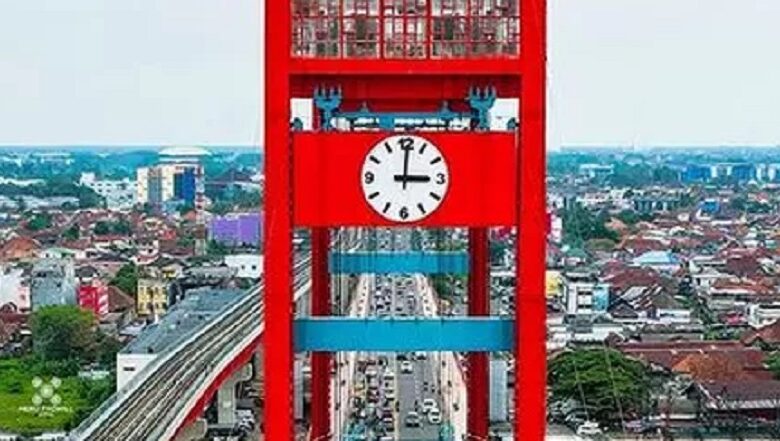 Jam di Jembatan Ampera Mulai Berfungsi Lagi