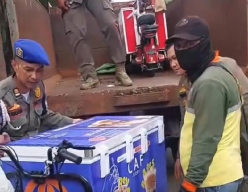 Zona Bebas PKL Dilanggar, Motor Listrik Pedagang Disita Pol PP atau Ikut Sidang