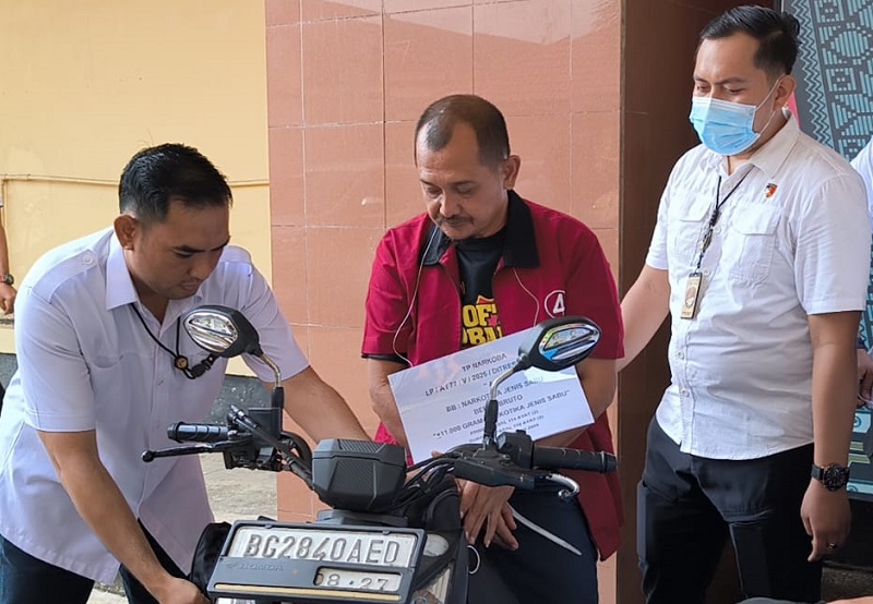 Bawa 11 Kg Sabu, Pedagang Merpati di Palembang Ditangkap Depan Warung Pempek