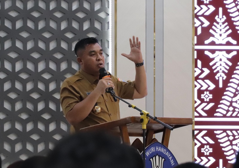 Tahun Ajaran Baru, Ribuan Siswa di Palembang Dapat Seragam dan Makan Gratis