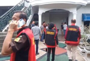 Rumah Harnojoyo dan Eddy Hermanto Tersangka Karupsi Proyek Pasar Cinde Digeledah Kejati
