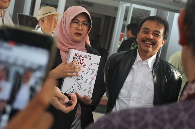 Buku Kontroversial 'Jokowis White Paper' Gagal Launching di UGM, Beredar di 25 Negara