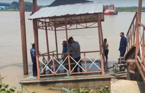 Warga Keluhkan Dua Pekan Dermaga Gandus Lumpuh Akibat Ponton Bocor