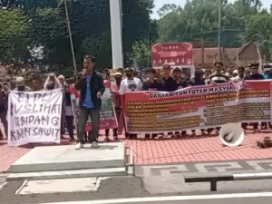 Kades Padang Bindu Dituding Menyimpang, Warga Geruduk Kantor Bupati Muara Enim