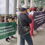 Video Skandal Kades OI Bocor, Warga Geruduk Kantor Pemkab Minta Dicopot